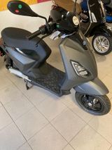 Piaggio 1 ACTIVE 125er E-Roller WIE NEU ideal Einsteiger - Offers matching your search criteria