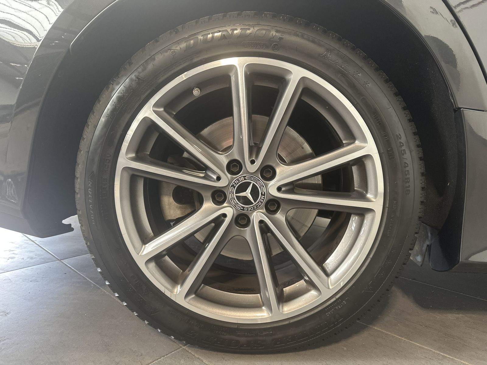 Fahrzeugabbildung Mercedes-Benz CLS 400d 4M AMG-Line NAV+LED+PANO+20ZO+BURMESTER