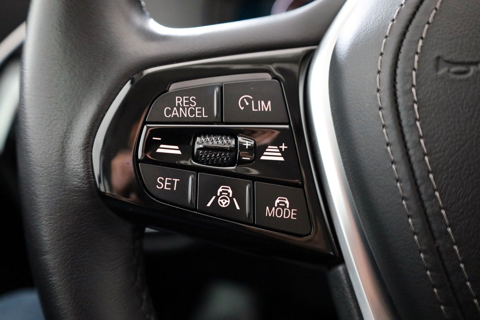 Fahrzeugabbildung BMW 530 d xDrive, Leder,Navi,LED,SH,HUD,Kamera