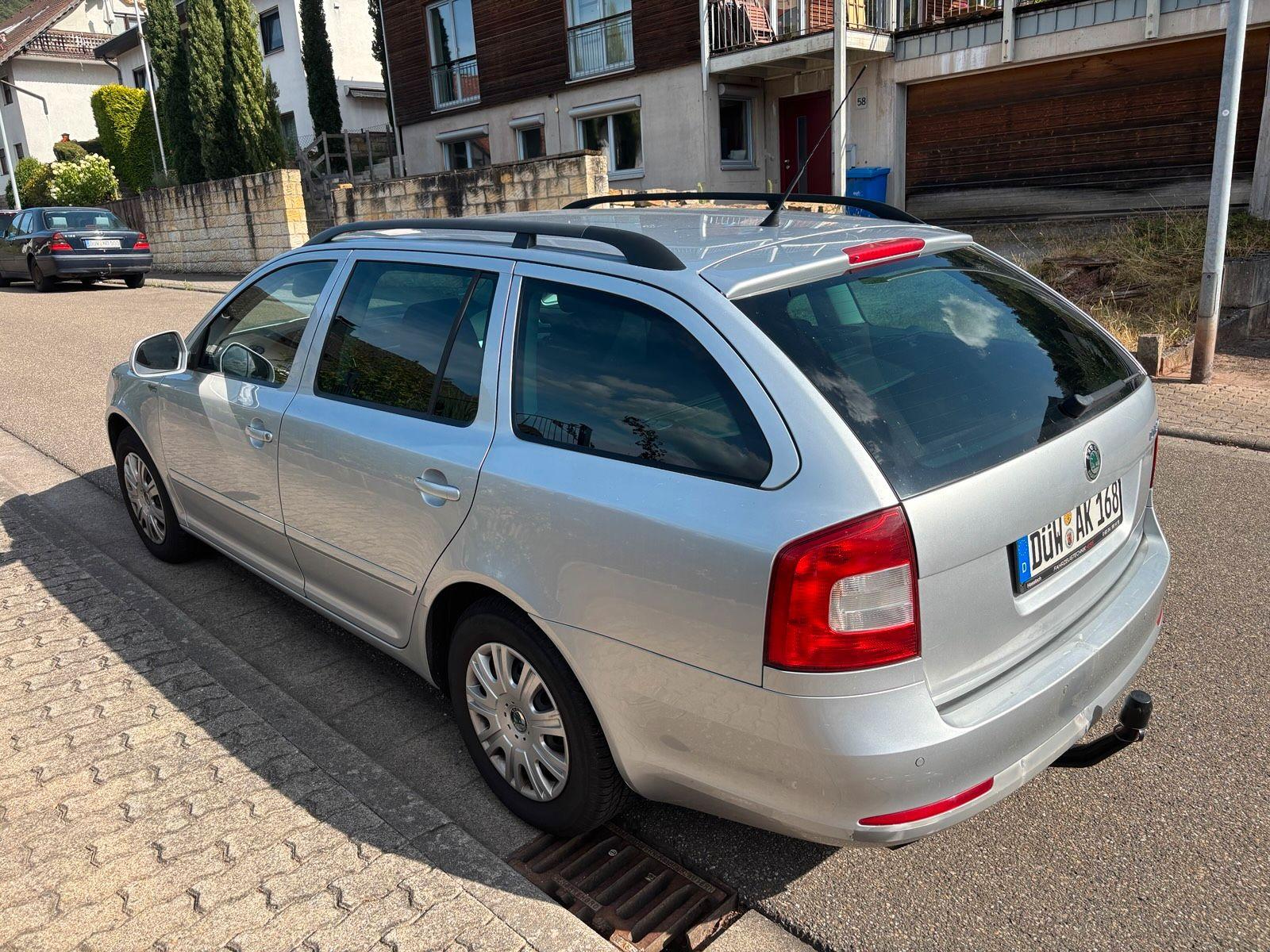Skoda Octavia 2010 — interior