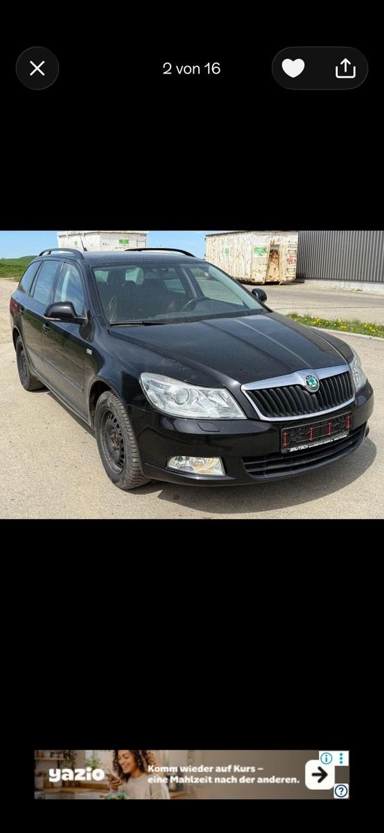 Skoda Octavia 2012 — rear view