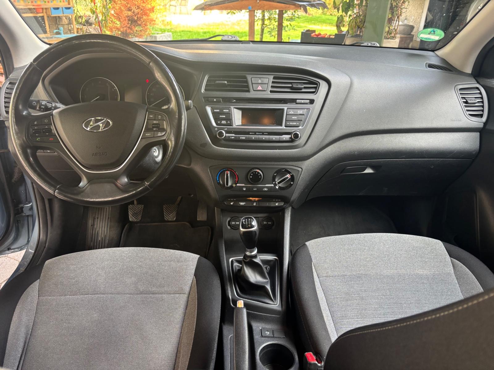 Hyundai i20 2015 — photo 11