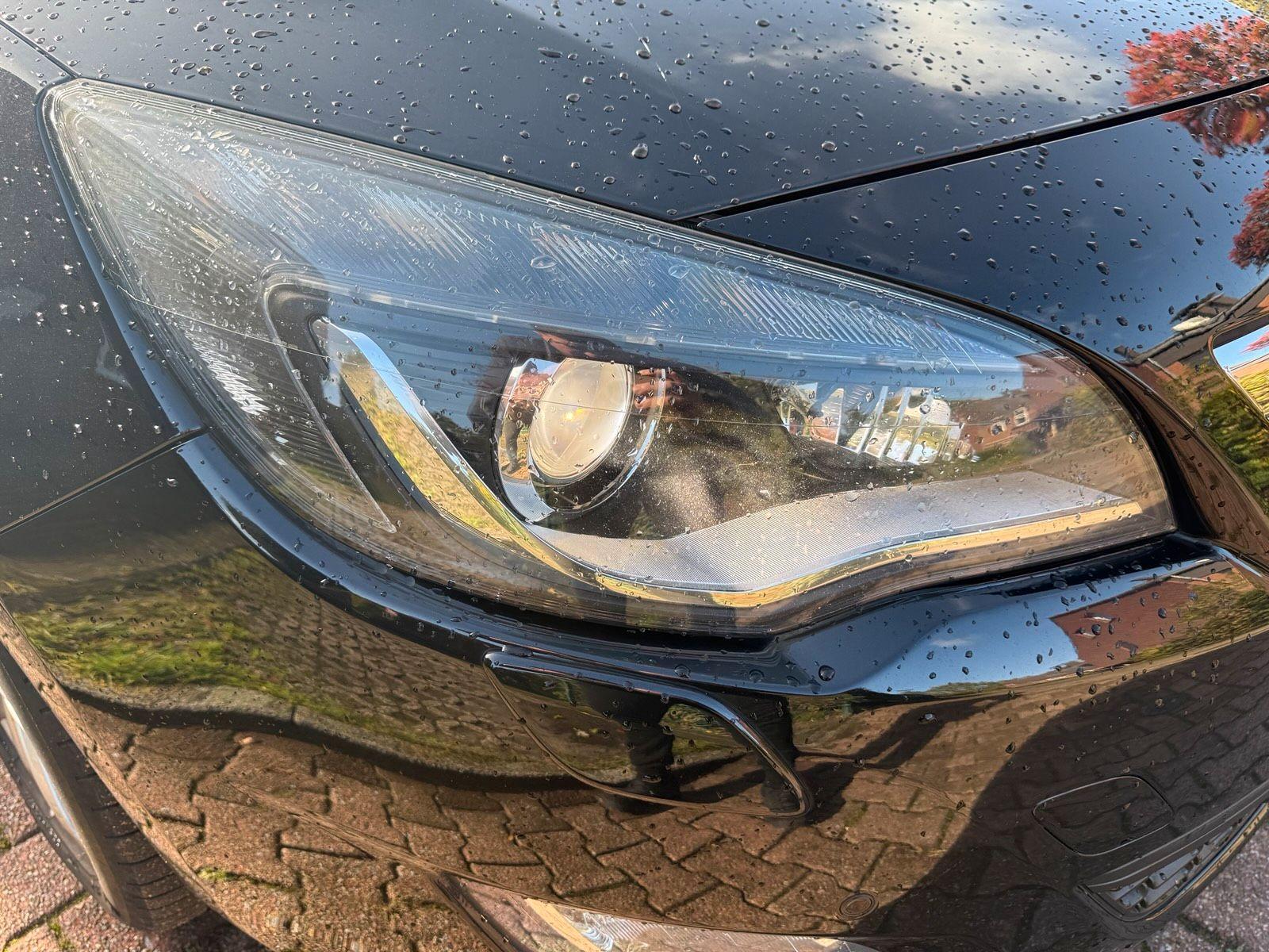 Opel Astra 2011 — photo 9