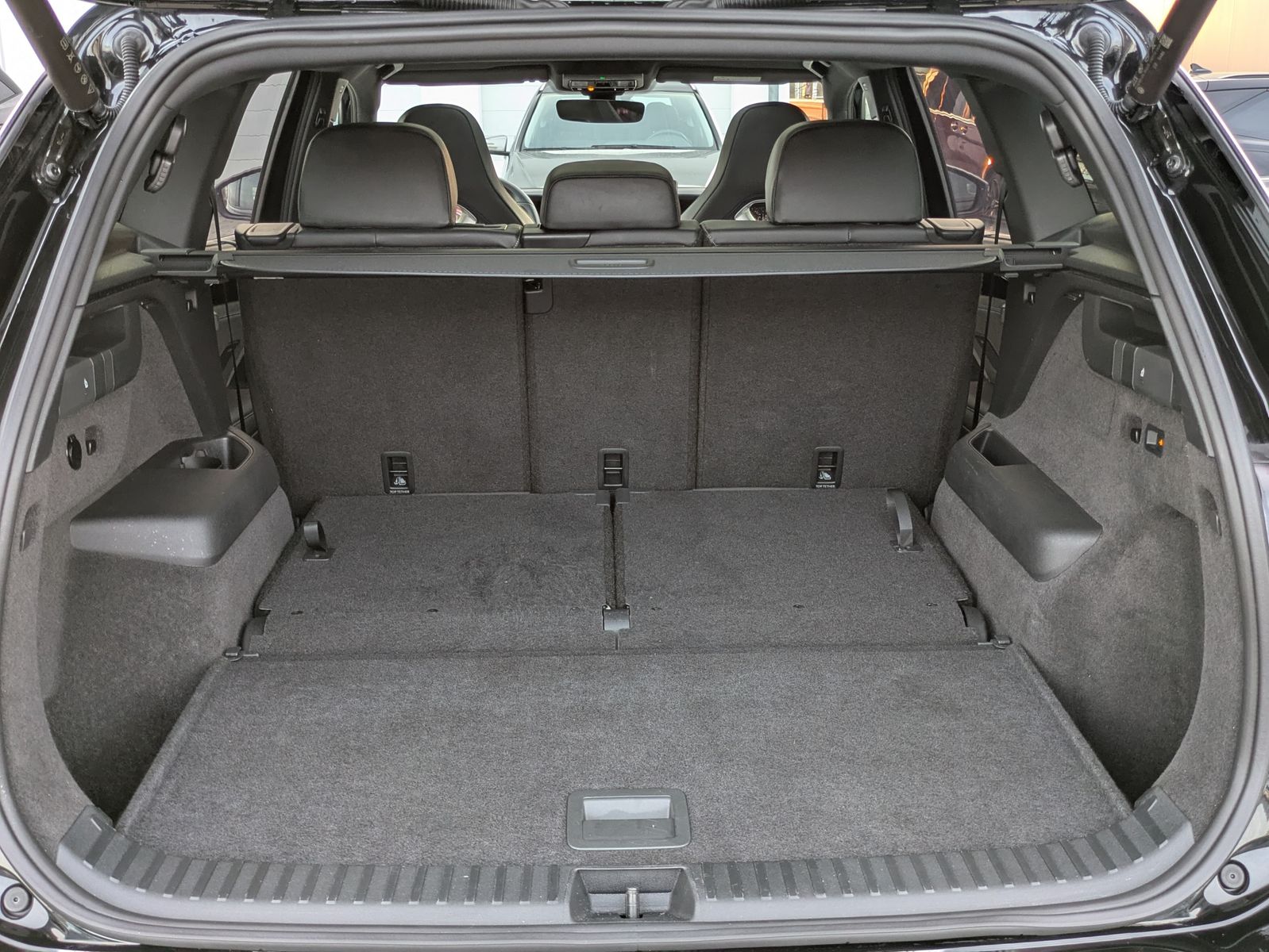 Fahrzeugabbildung Volkswagen Tayron 2.0 TDI 4M R-Line 7Si*MATRIX*AHK*PANO*HUD