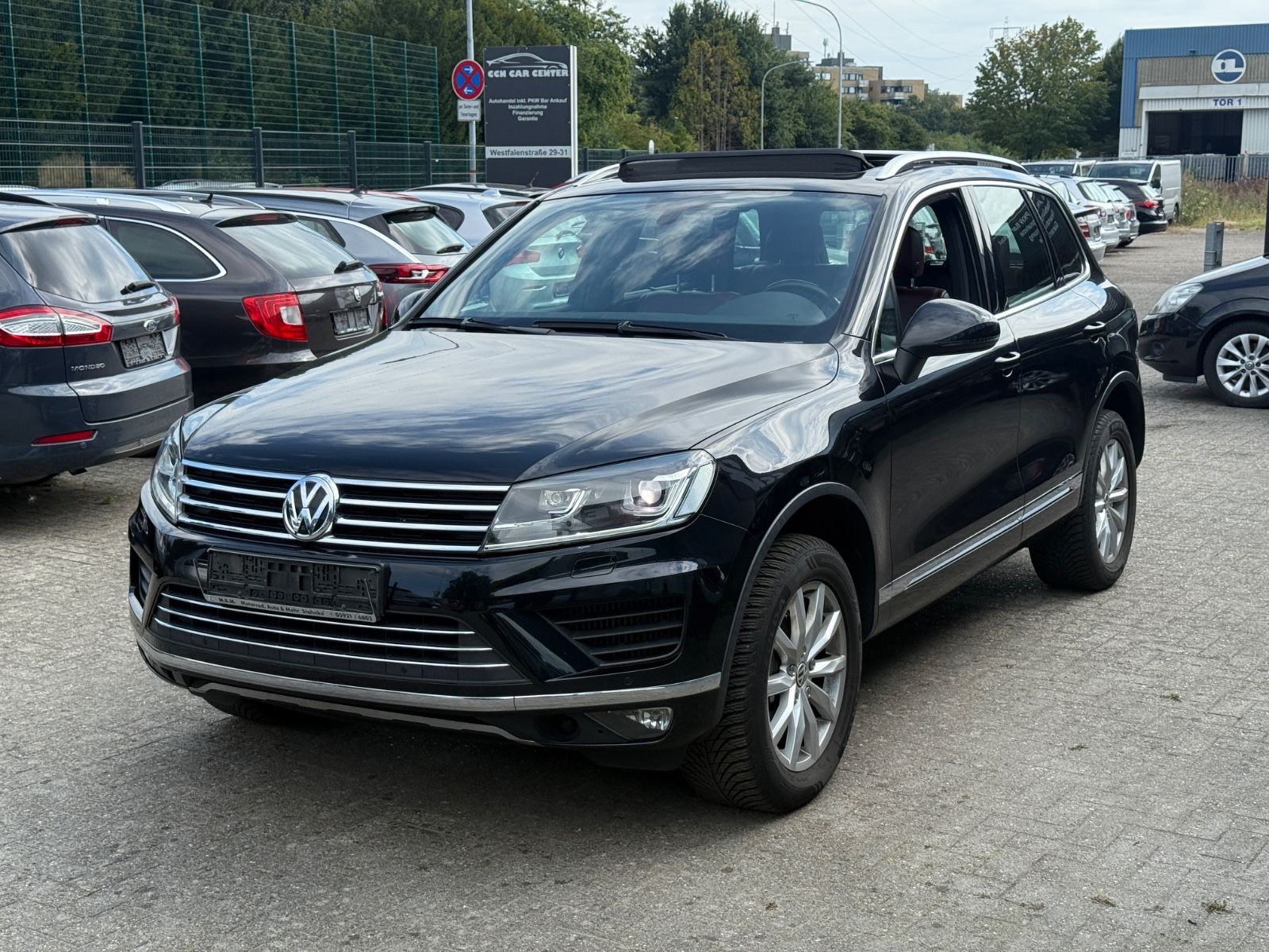 Volkswagen Touareg - 1