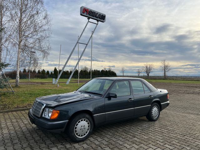 Mercedes-Benz Mercedes Benz E 320 Automatik Klima Schiebedach