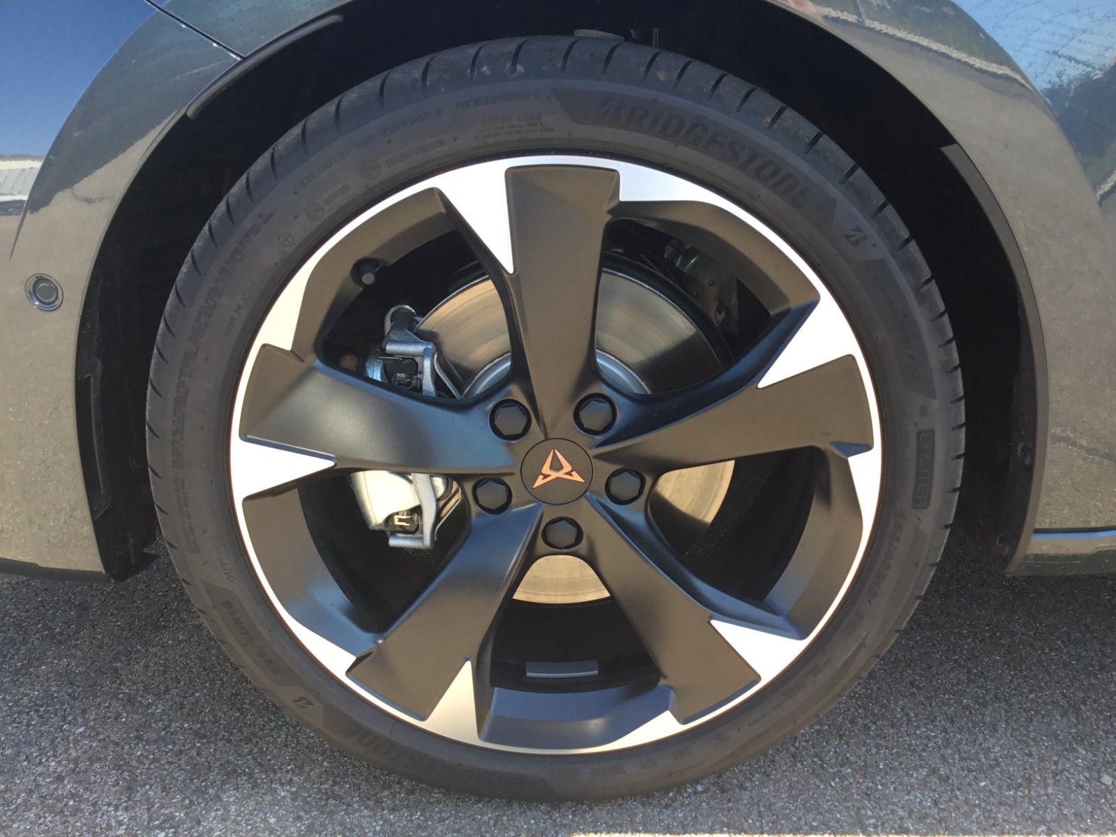 Fahrzeugabbildung CUPRA Leon 1.5 E-HYBRID DSG Sportstourer+AHK+Kamera+18