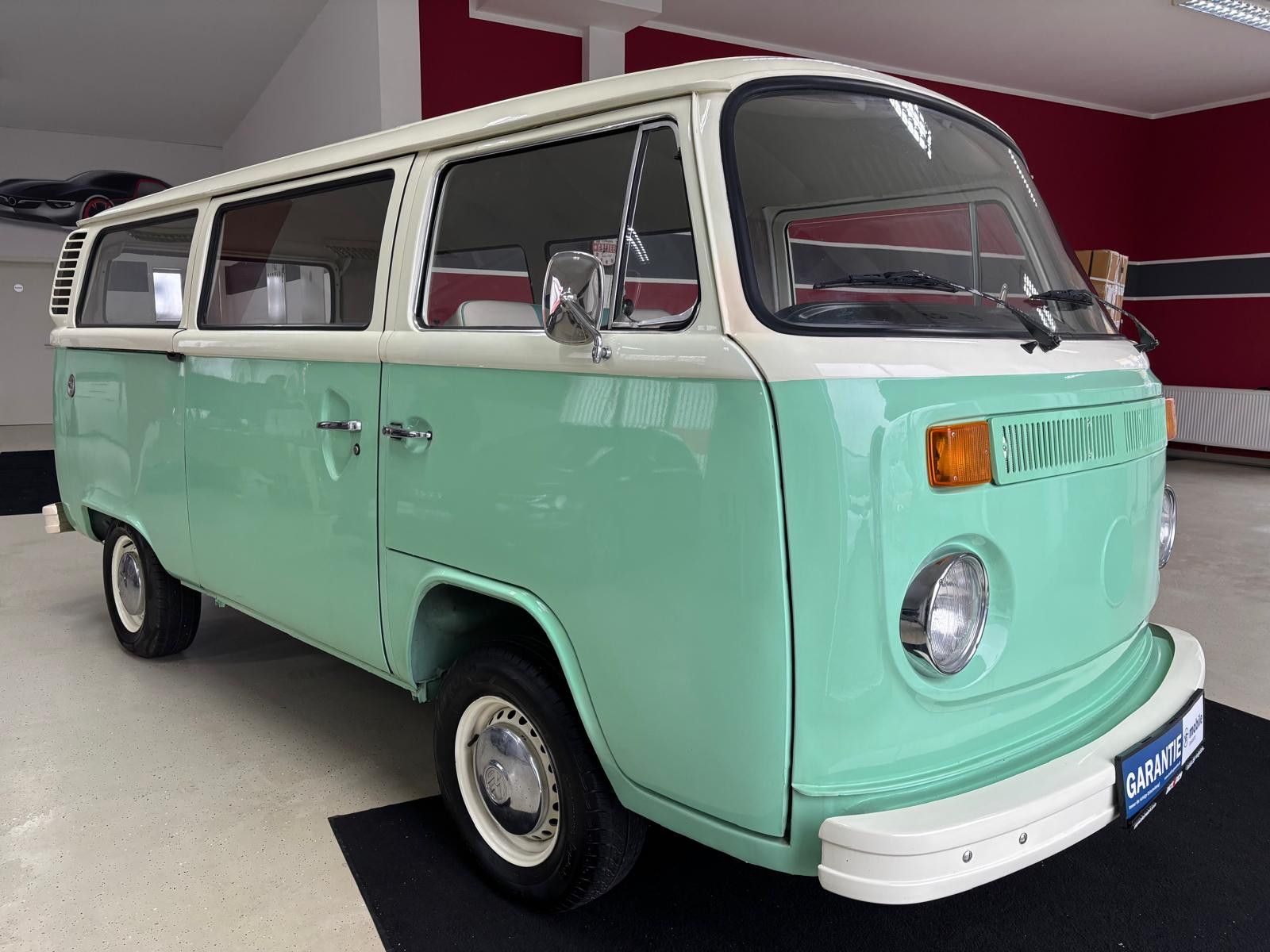 Fahrzeugabbildung Volkswagen T2 Fensterbus 9 Sitzer H-Zulassung frame off