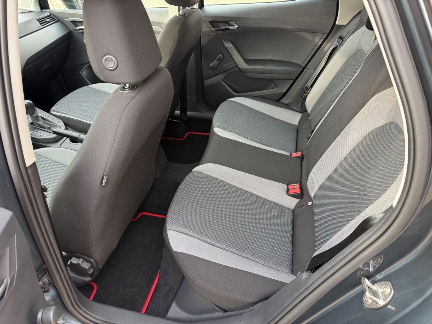 Fahrzeugabbildung SEAT Ibiza Style LED Mehrzonenklima SHZ Carplay Berg