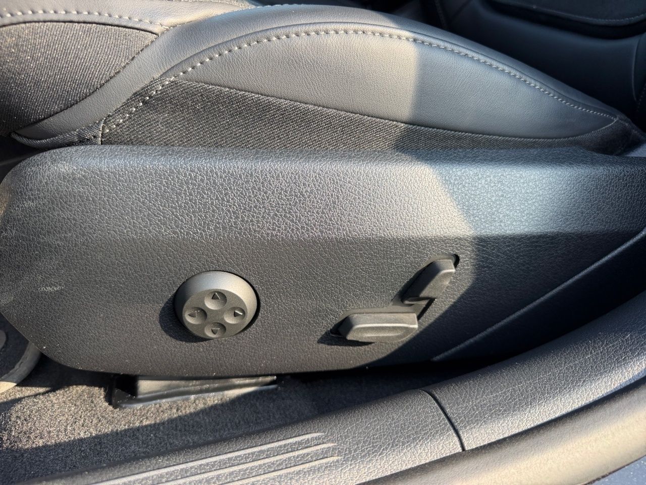 Fahrzeugabbildung Mercedes-Benz C 180 T AMG+NIGHT+AHK+KAMERA+KEYLESS+LED+