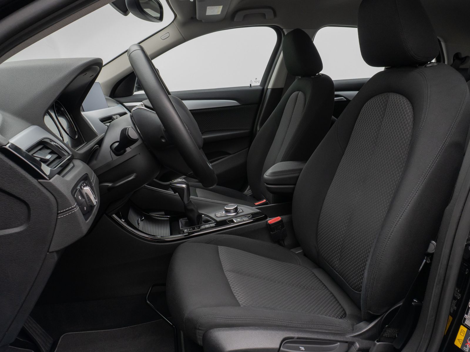 Fahrzeugabbildung BMW X2 xD25e Kamera DAB Lordos Geschwindigkeitsreg