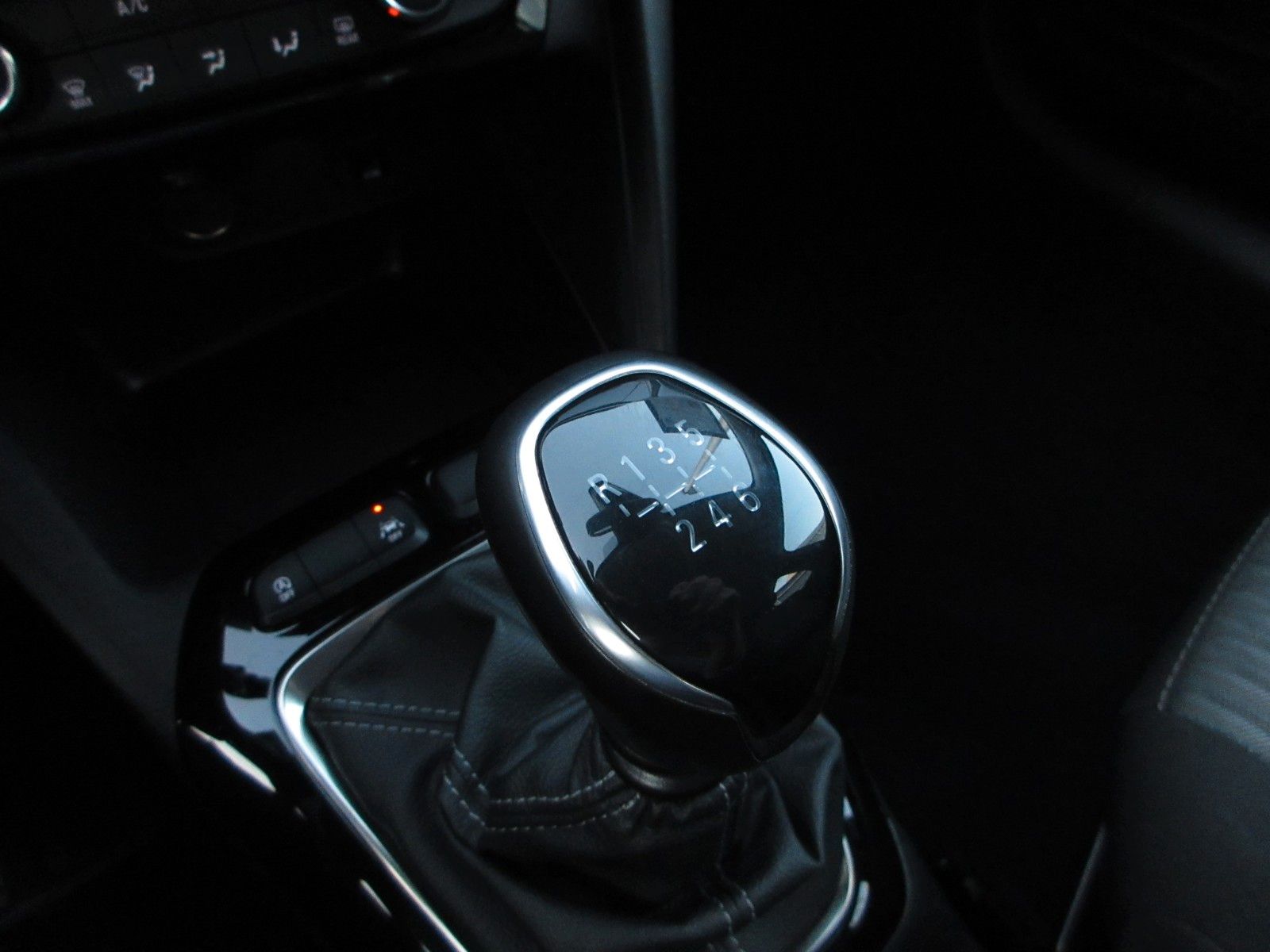 Fahrzeugabbildung Opel Corsa 1.2 T Elegance LED/NAVI/PDC/ALU/TEMPO