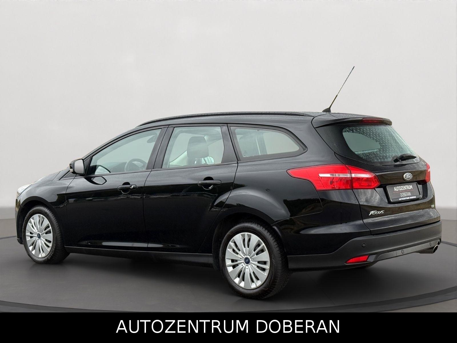 Ford Focus 2015 — interior