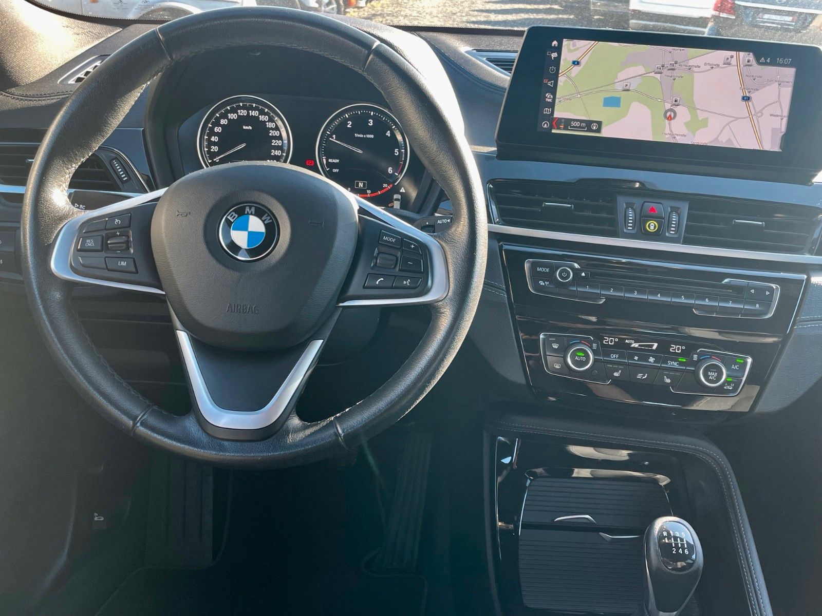 Fahrzeugabbildung BMW X2 xDrive18d Navi SPORTSITZE LED Kamera 1.HD 18"