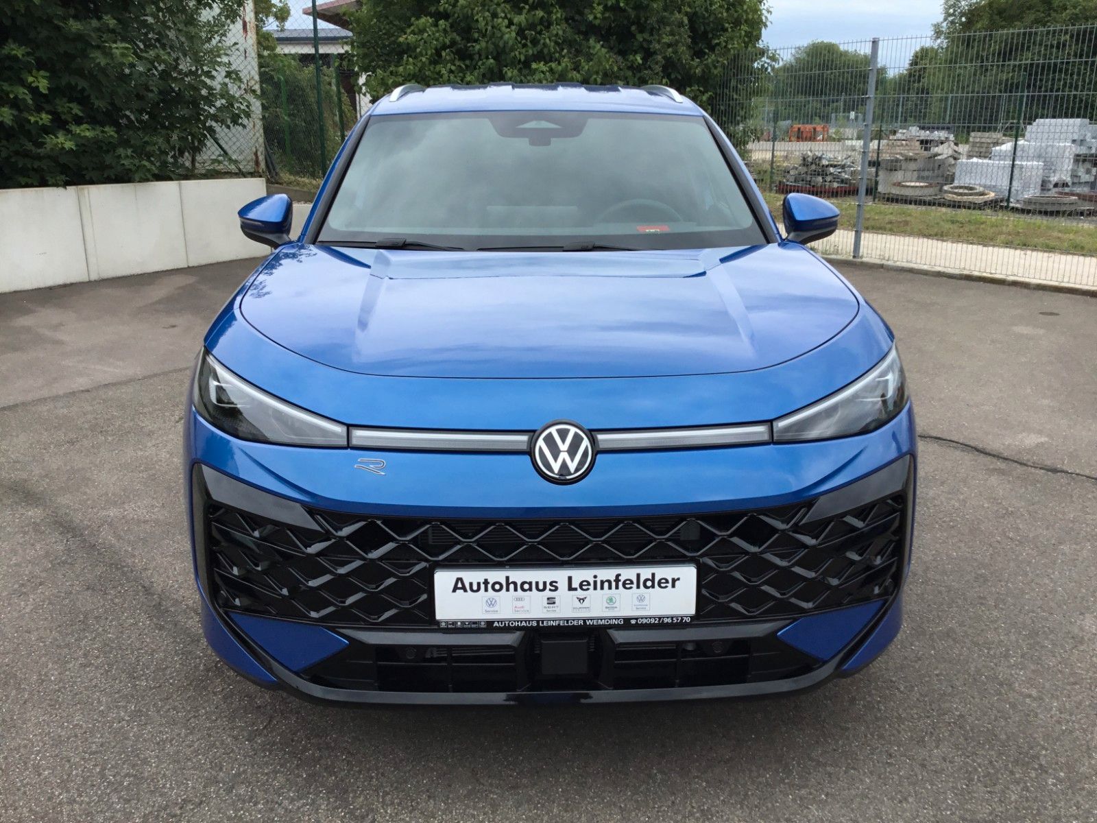 Fahrzeugabbildung Volkswagen T-Roc 1.5 eTSI DSG R-Line+AHK+LED+Navi+18"+Kessy