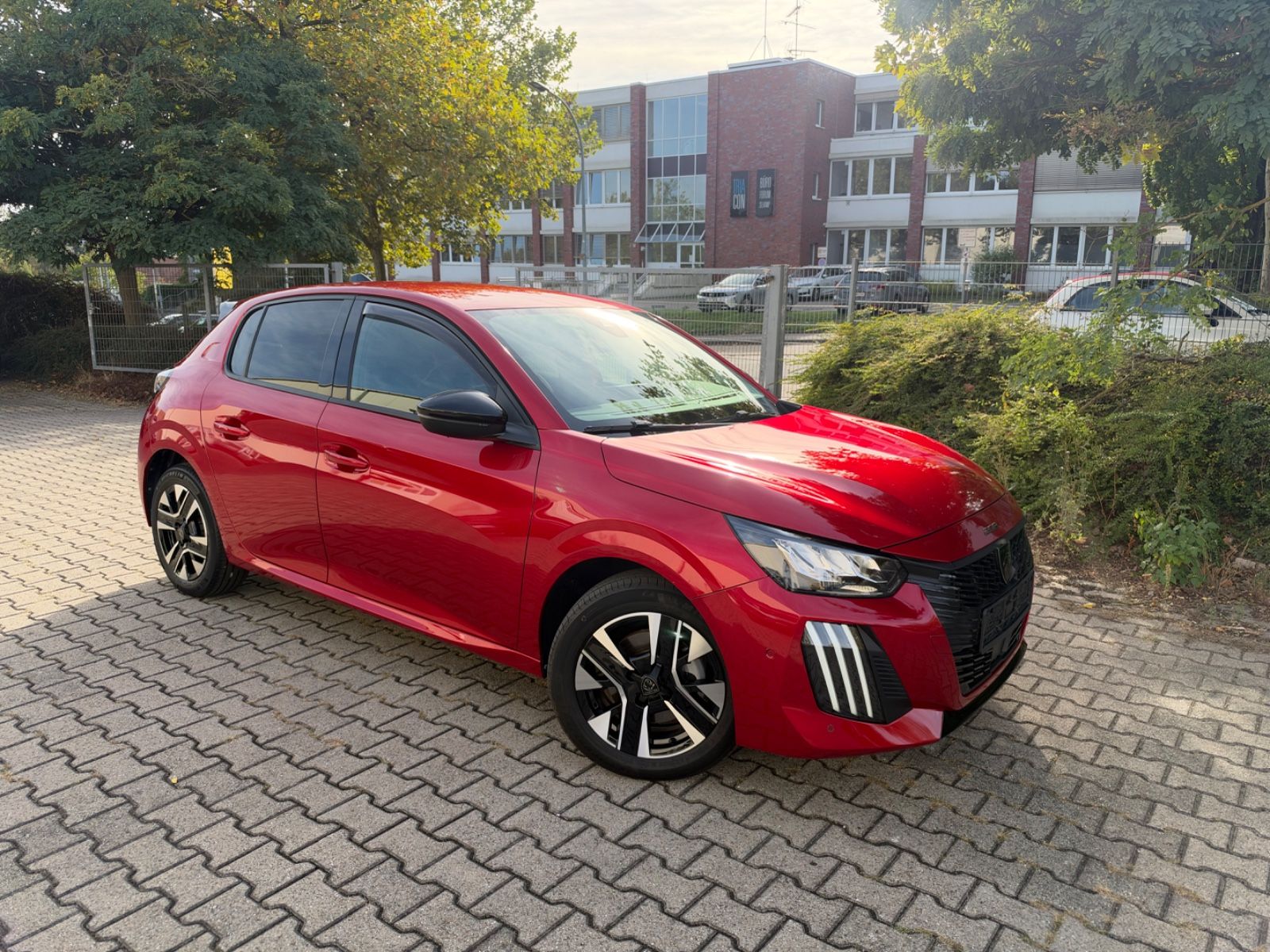 Peugeot 208 Hybrid 100 Allure imagem 2