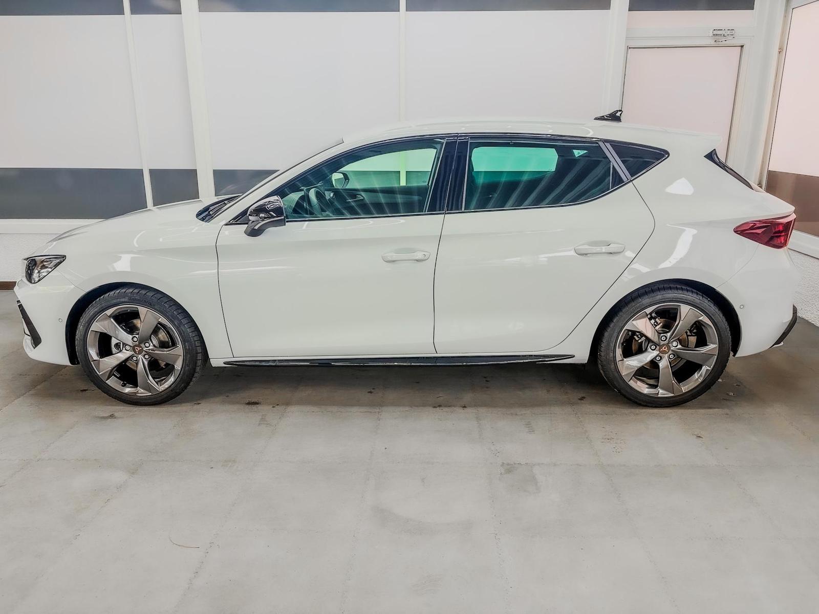 Cupra Leon 1.5 eTSI DSG NAVI MATRIX INTELLIGENT DRI...