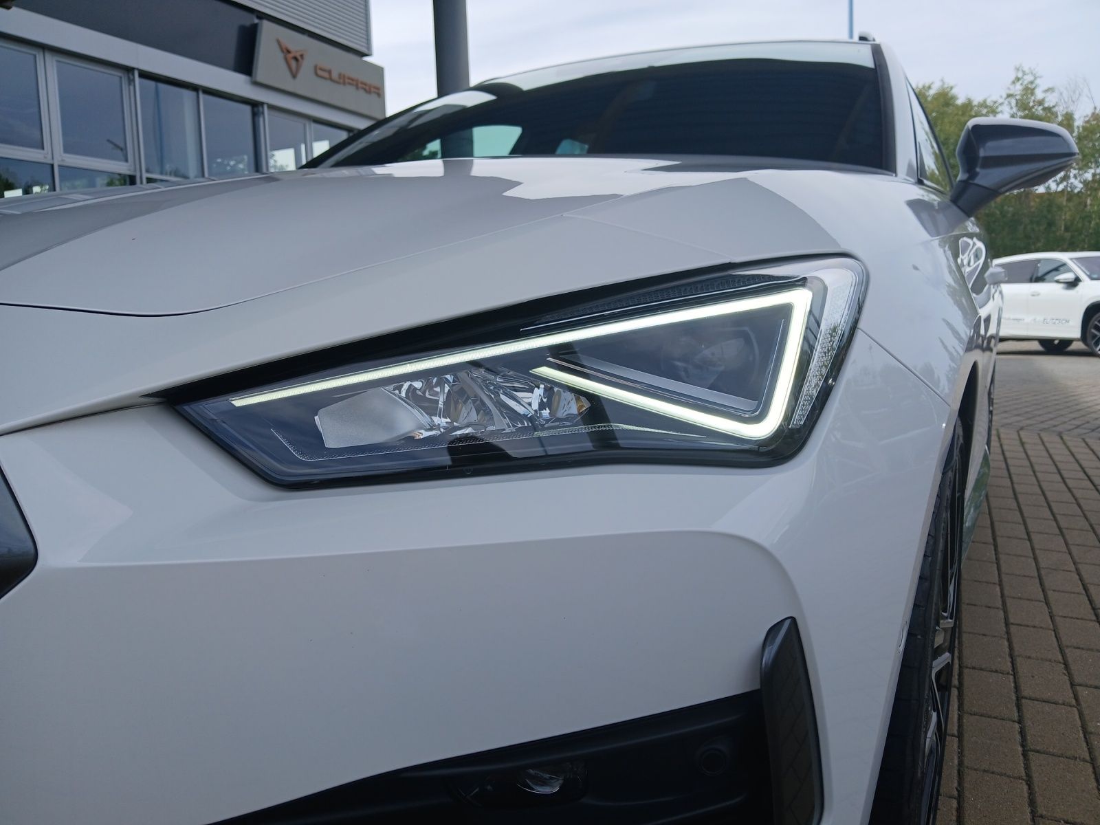 Fahrzeugabbildung CUPRA Leon SP TSI DSG LED AHK Navi ACC RFK SH