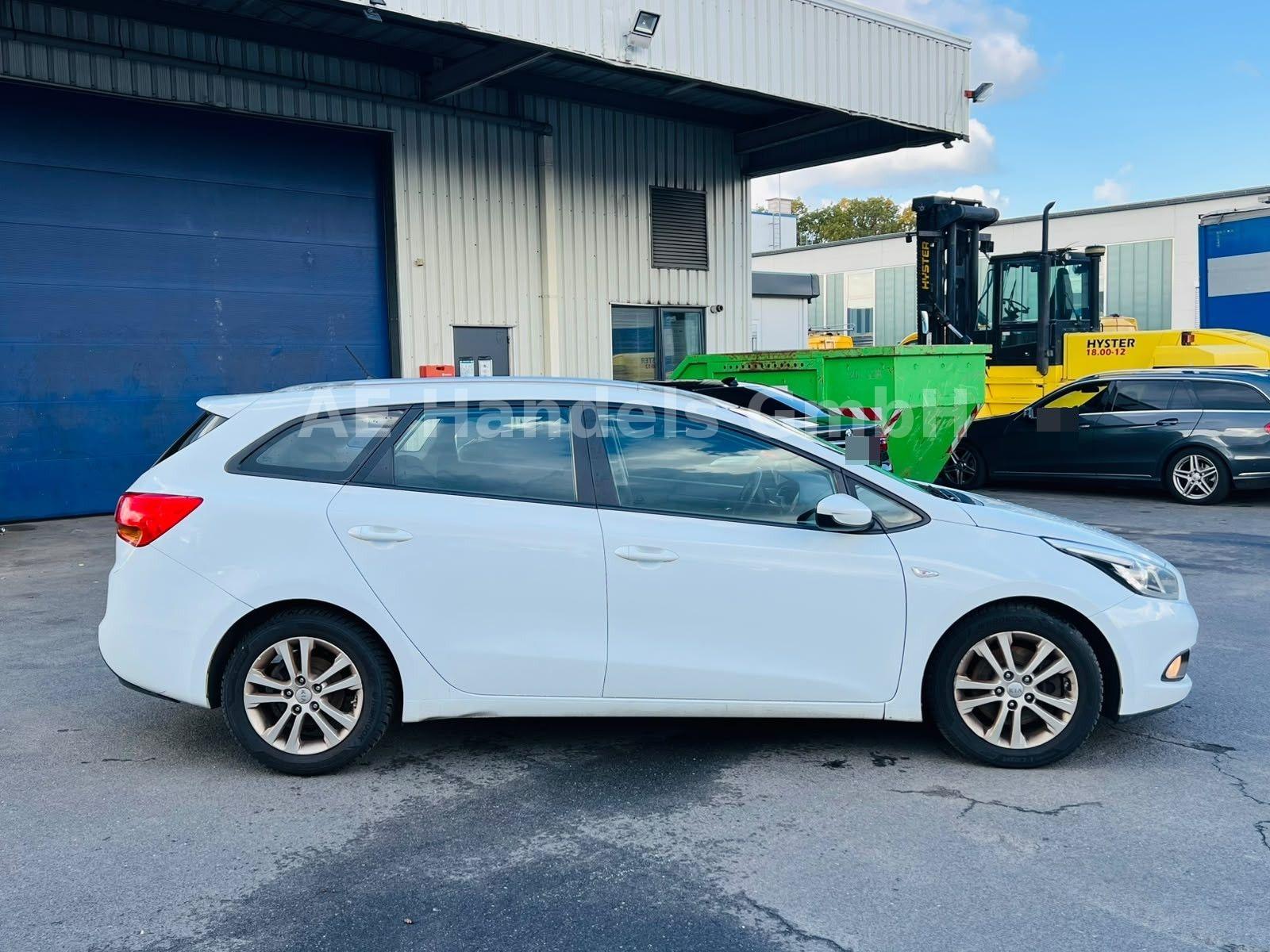 Kia cee'd 2014 — rear view