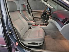 Fahrzeugabbildung BMW 330xi Lim. ( XENON/ SHZ/ KLIMAAUT/ LEDER/ GSHD/