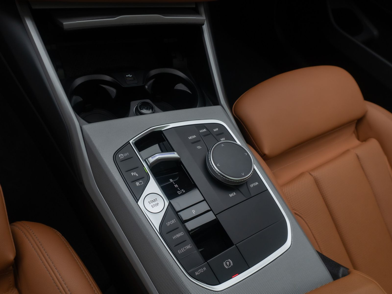 Fahrzeugabbildung BMW 320e Individual DAB HiFi Panorama Sport Leder