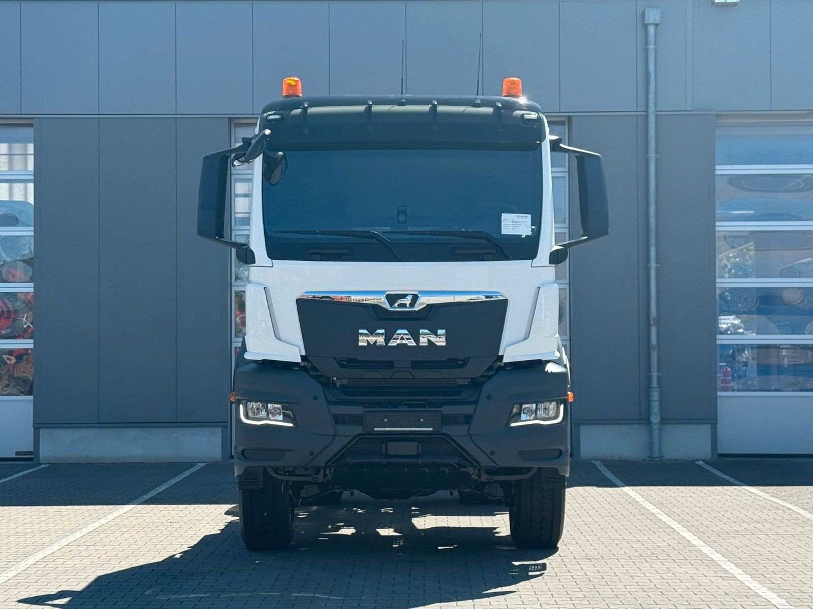 Fahrzeugabbildung MAN TGS 18.480 BL SA 4x4 mit Hydraulikvortbere* AhK