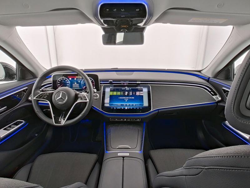 Mercedes-Benz E 220 T d , AVANTGARDE AHK DISTR KAMERA SPUR