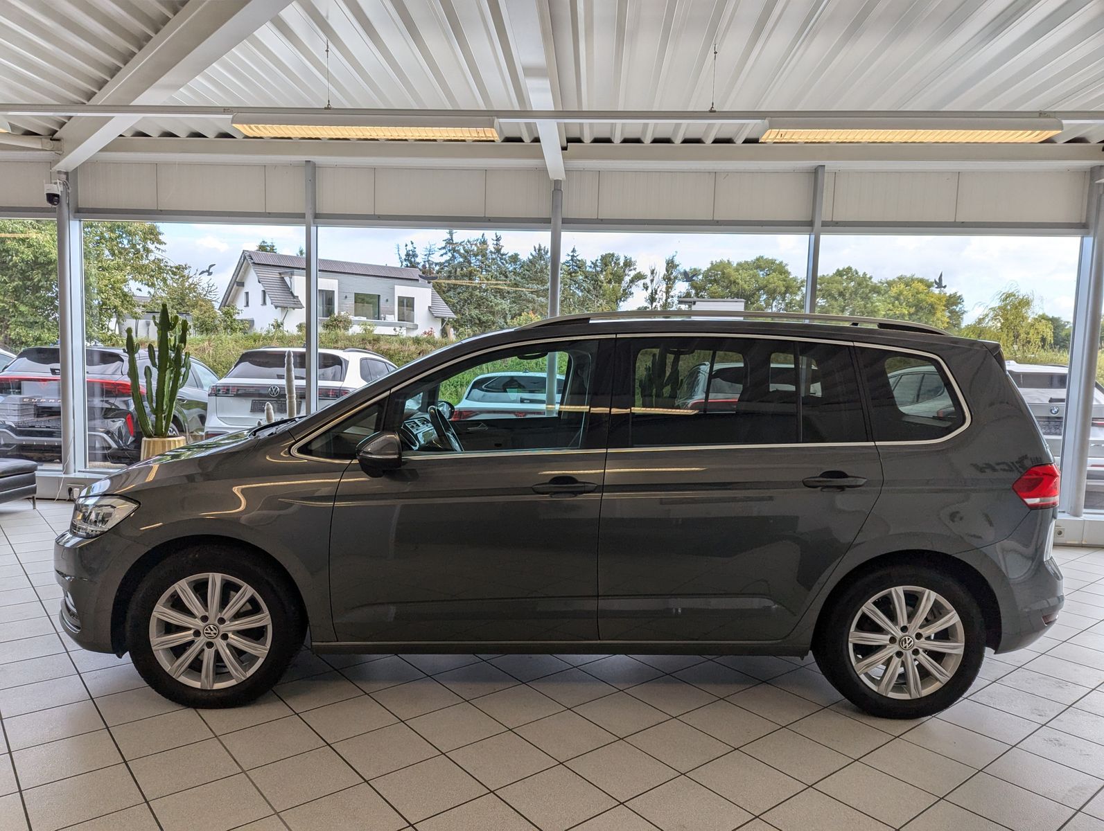 VW Touran 1.5 TSI Highline 7-Sitze Kamera LED AHK - Image 4