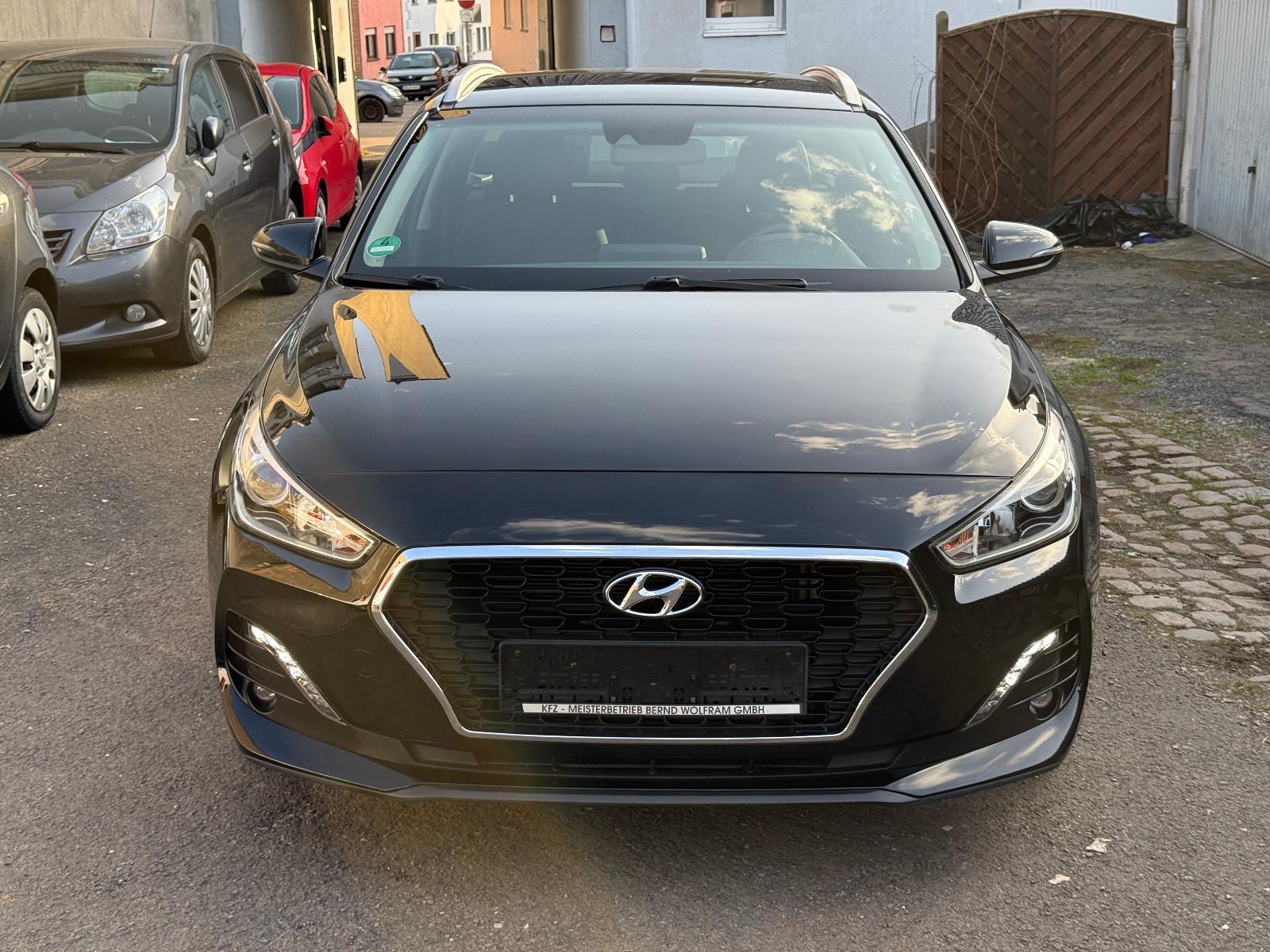 Hyundai i30 cw 1.6 CRDi Trend *Navi/CarPlay/Kamera/AHK*