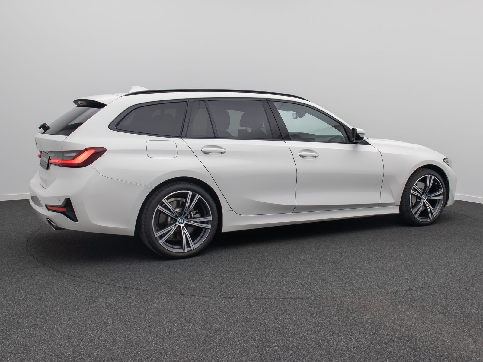 Fahrzeugabbildung BMW 330i Sport Line DAB Alarm MSport Lenkrhzg 19Zoll