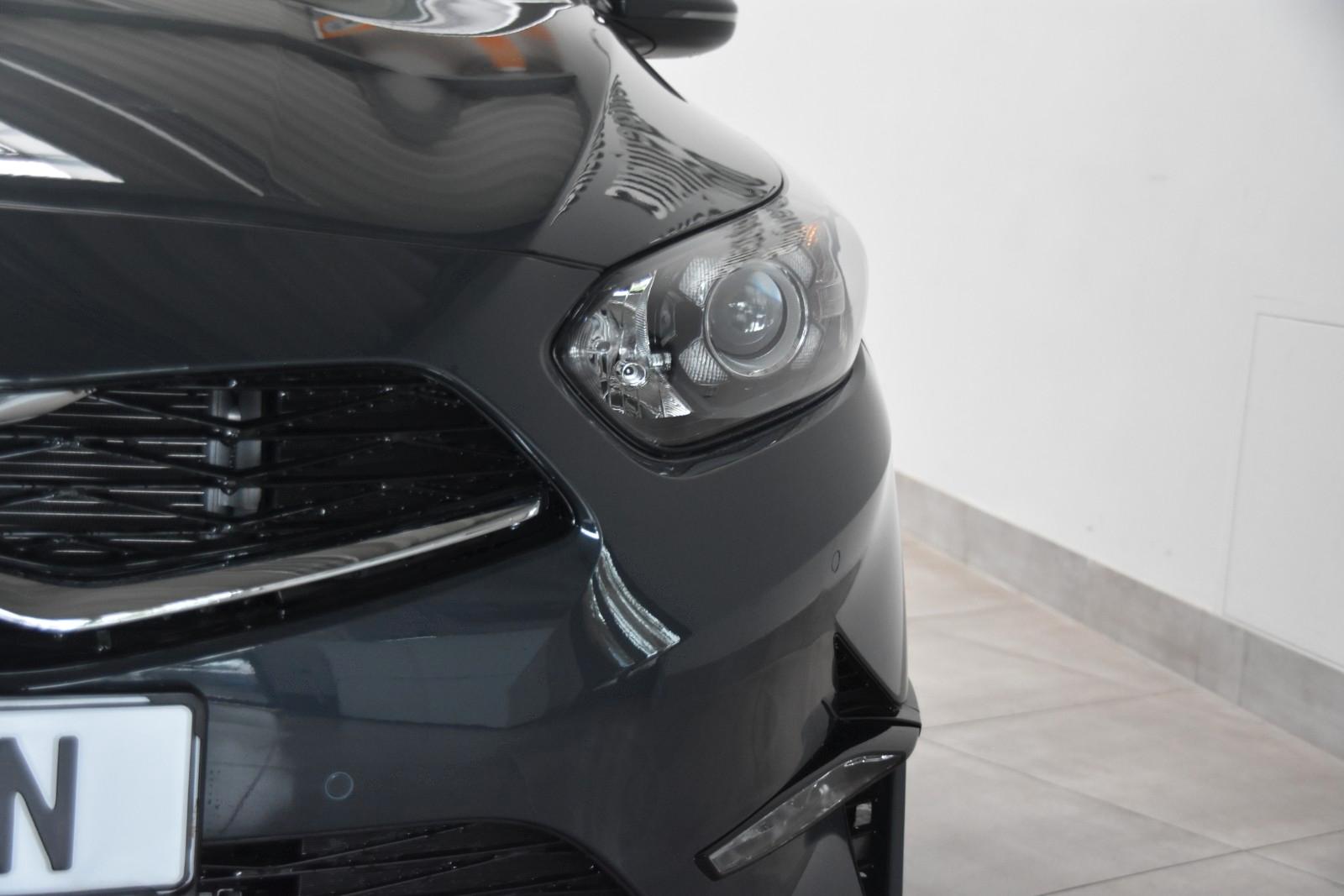 Kia Ceed SW Ultimate Edition DCT Navi Kamera SCC