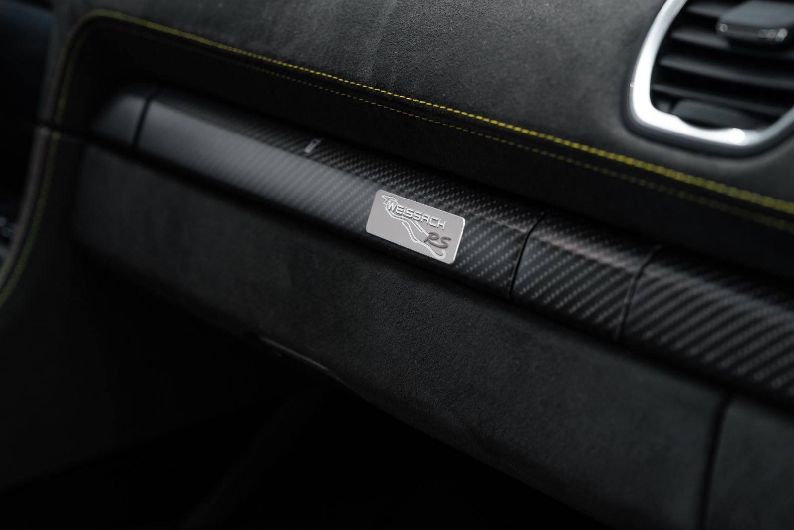 Fahrzeugabbildung Porsche 718 Cayman GT4 RS WEISSACH/PCCB/LIFT/CARBON