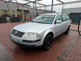 Volkswagen VW PASSAT COMBİ 1.6 BENZINER/ - Volkswagen Passat aus 2002: Kombi
