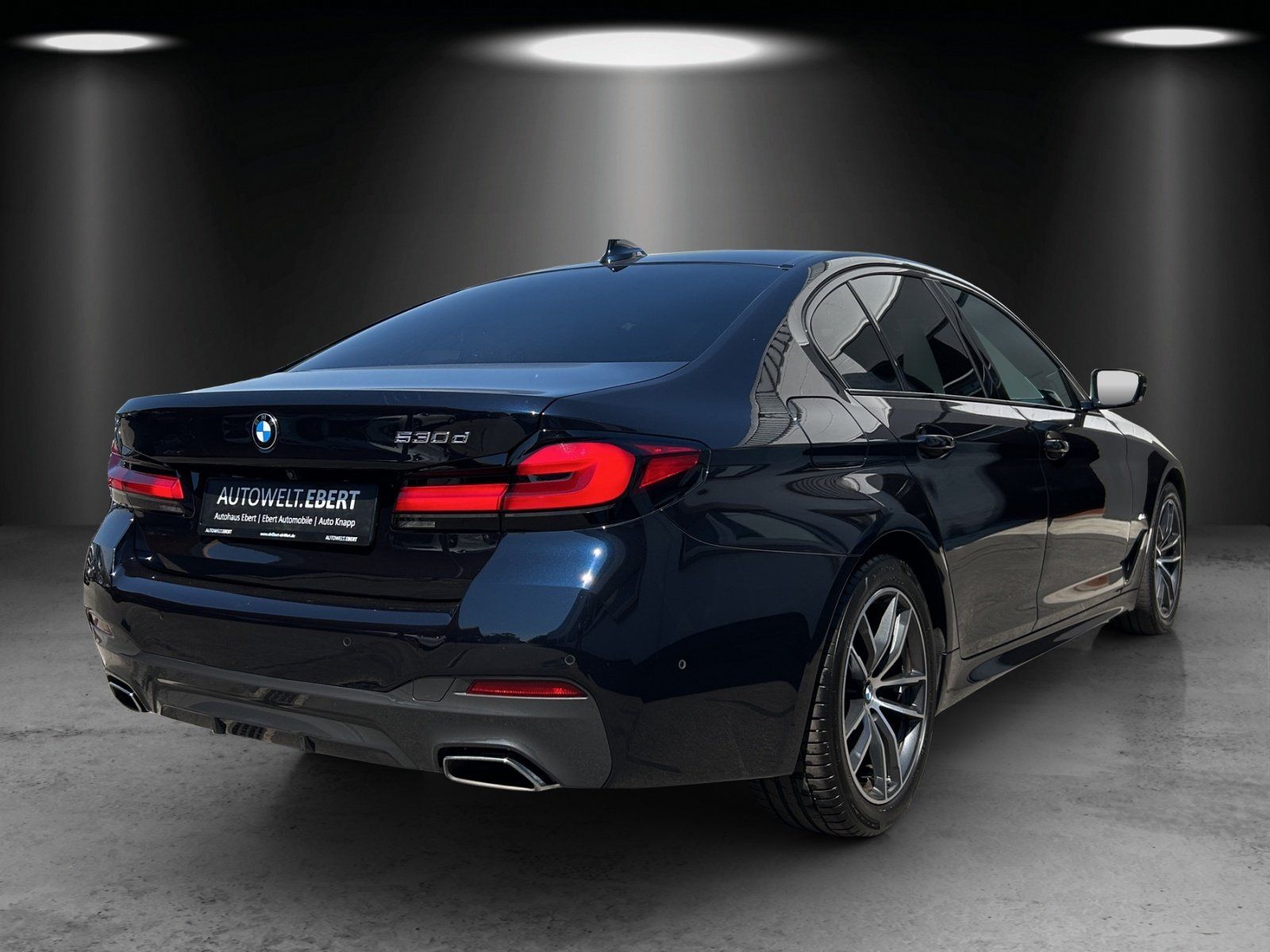 Fahrzeugabbildung BMW 530d Aut. M-Sportpaket/LIVE-COCKPIT/KAMERA/LED/
