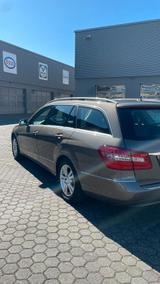 Mercedes-Benz E 200 CDI T BlueEFFICIENCY ELEGANCE ELEGANCE - Mercedes-Benz E 200: Cdi