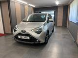 Toyota AYGO x-play *AUTOMATIK*LED*RÜCKKAMERA*5-TÜRER* - silberne Toyota Aygo (X)