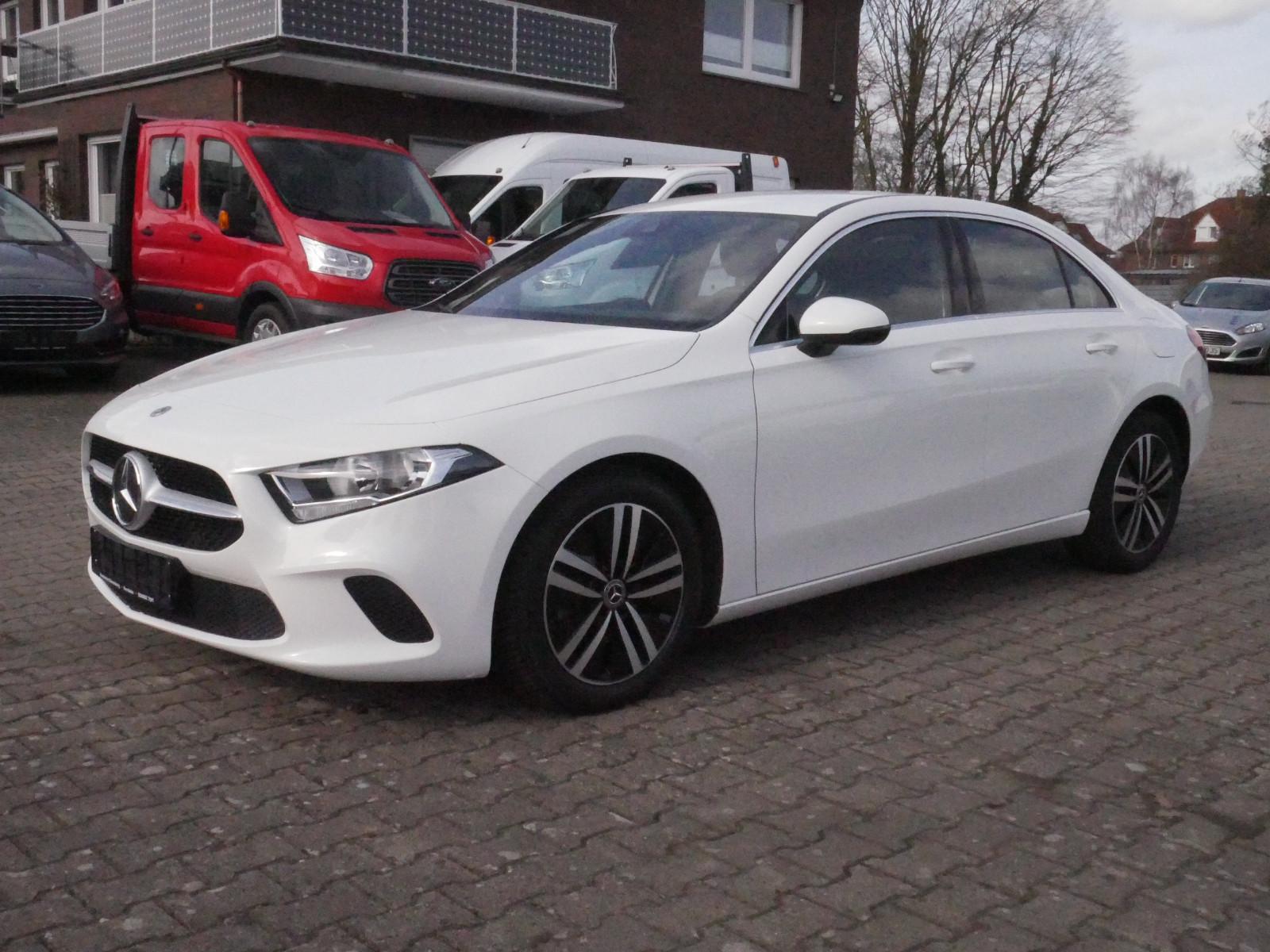 Mercedes-Benz A 180 1.Hand Shz GRA LED Teilleder