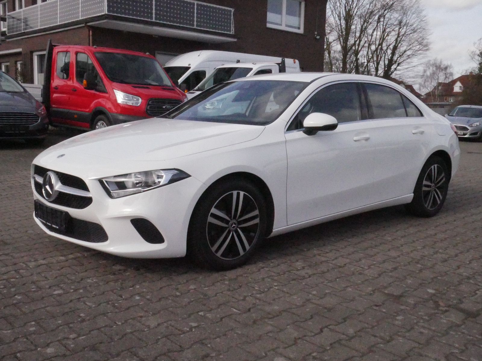 MERCEDES-BENZ A 180 1.Hand Shz GRA LED Teilleder