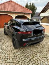 Jaguar E-Pace P300 R-DYNAMIC SE 4WD Auto R-DYNAMIC SE - schwarze Jaguar E-Pace