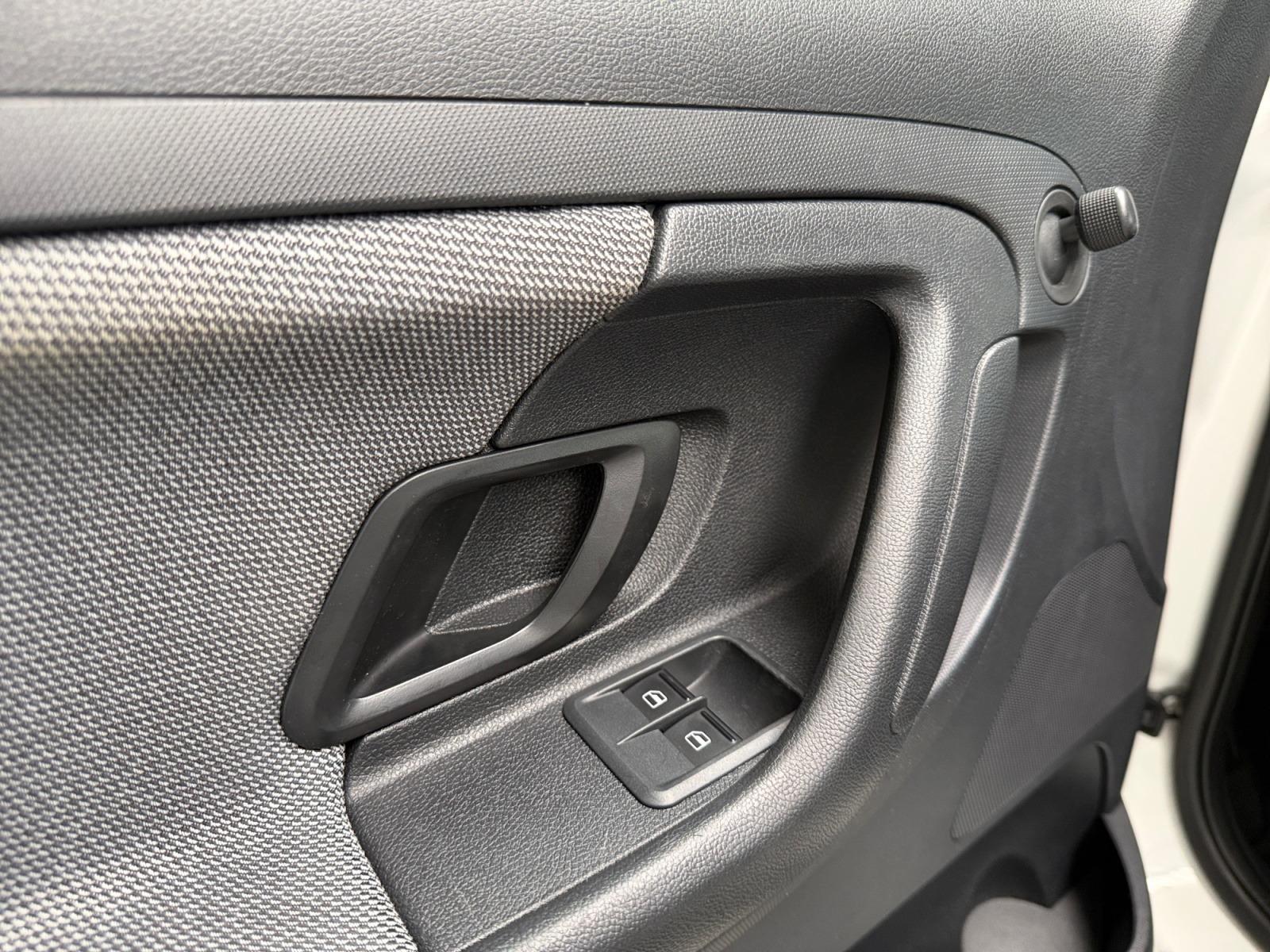 Skoda FABIA ACTIVE KLIMAANLAGE+ALLWETTERBEREIFUNG+TÜV+
