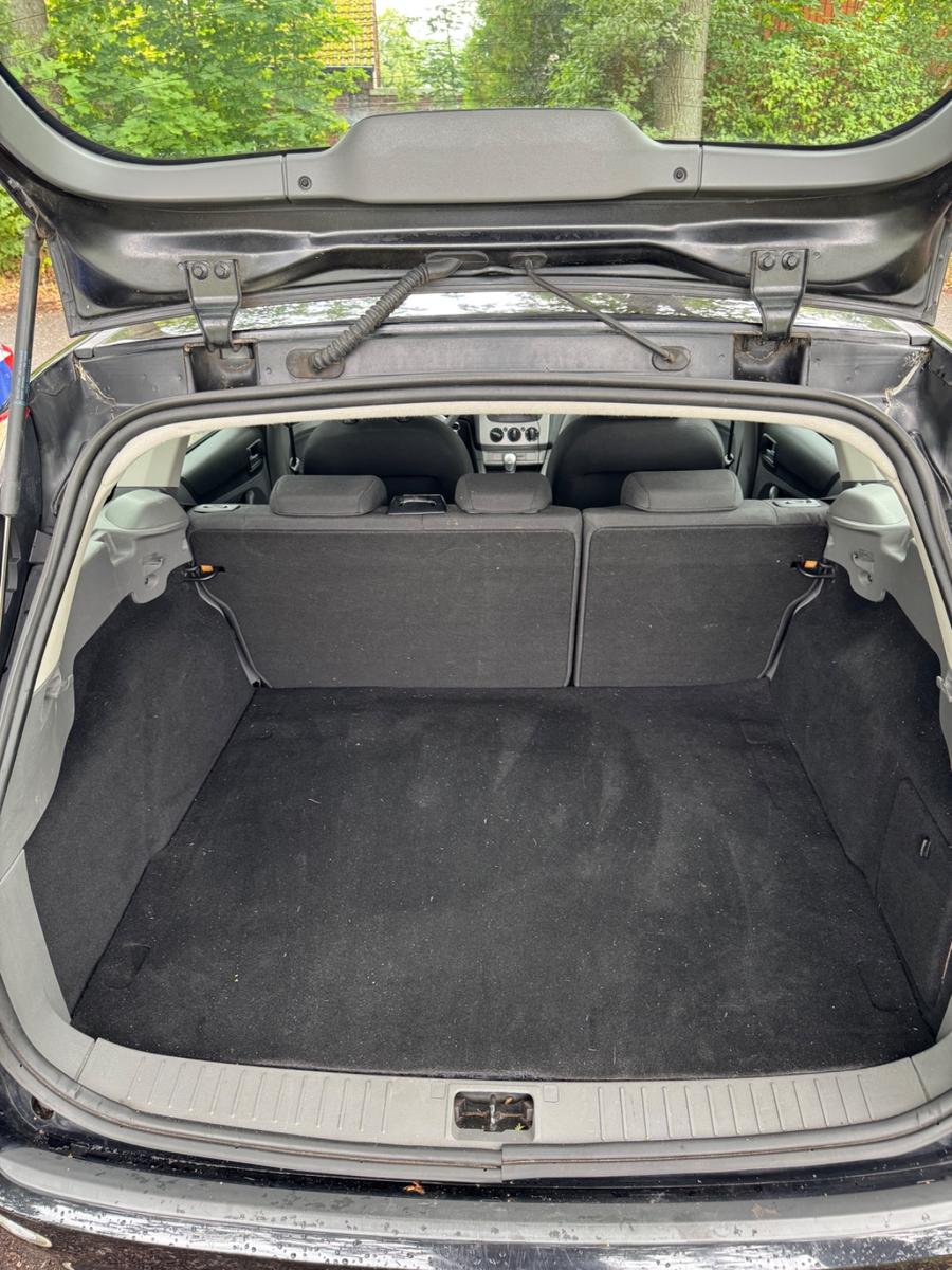 Ford Focus 2010 — photo 11