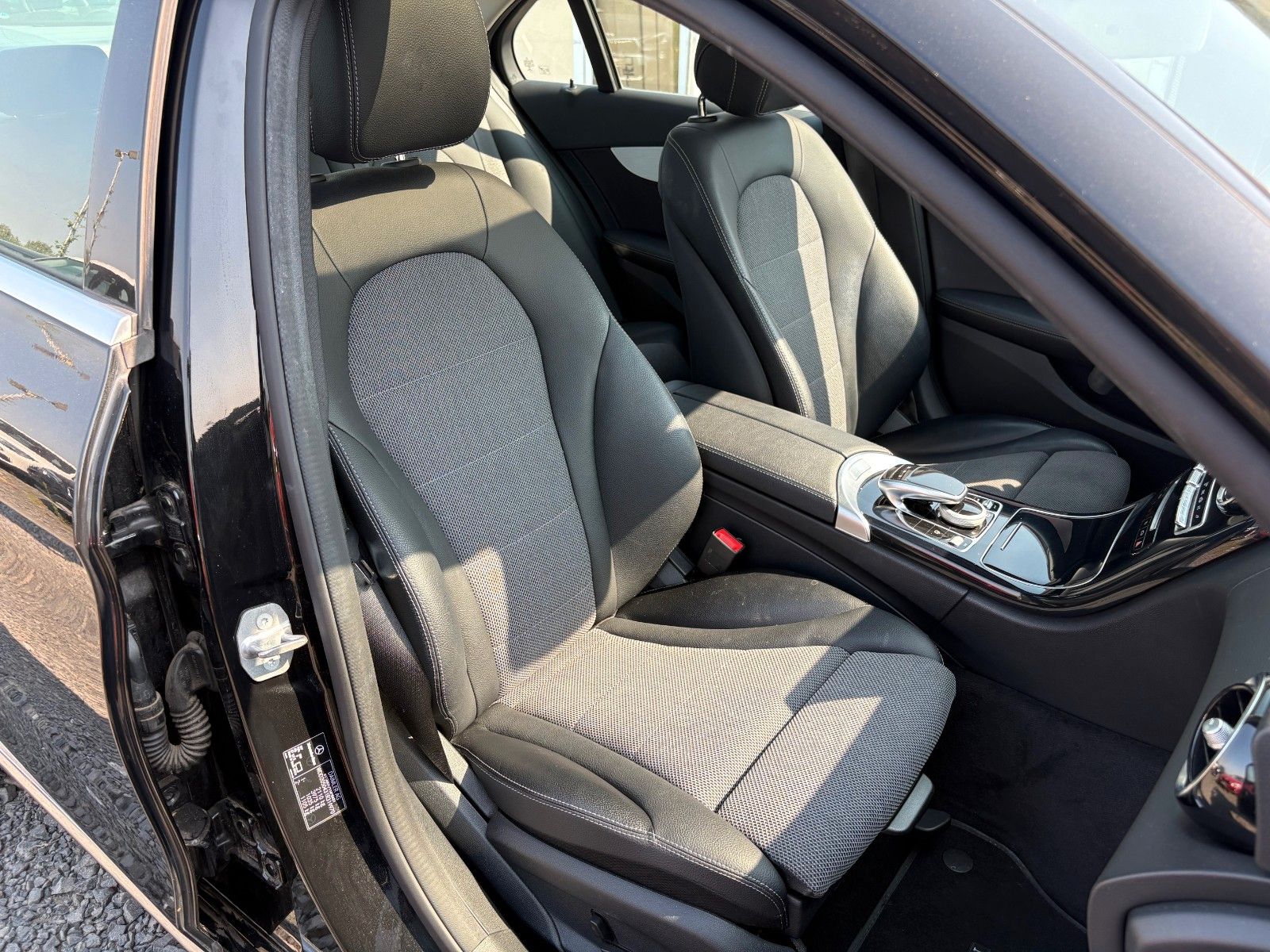 Fahrzeugabbildung Mercedes-Benz C 200 4Matic Aut. AVANTGARDE Navi LED GSD SPORTS