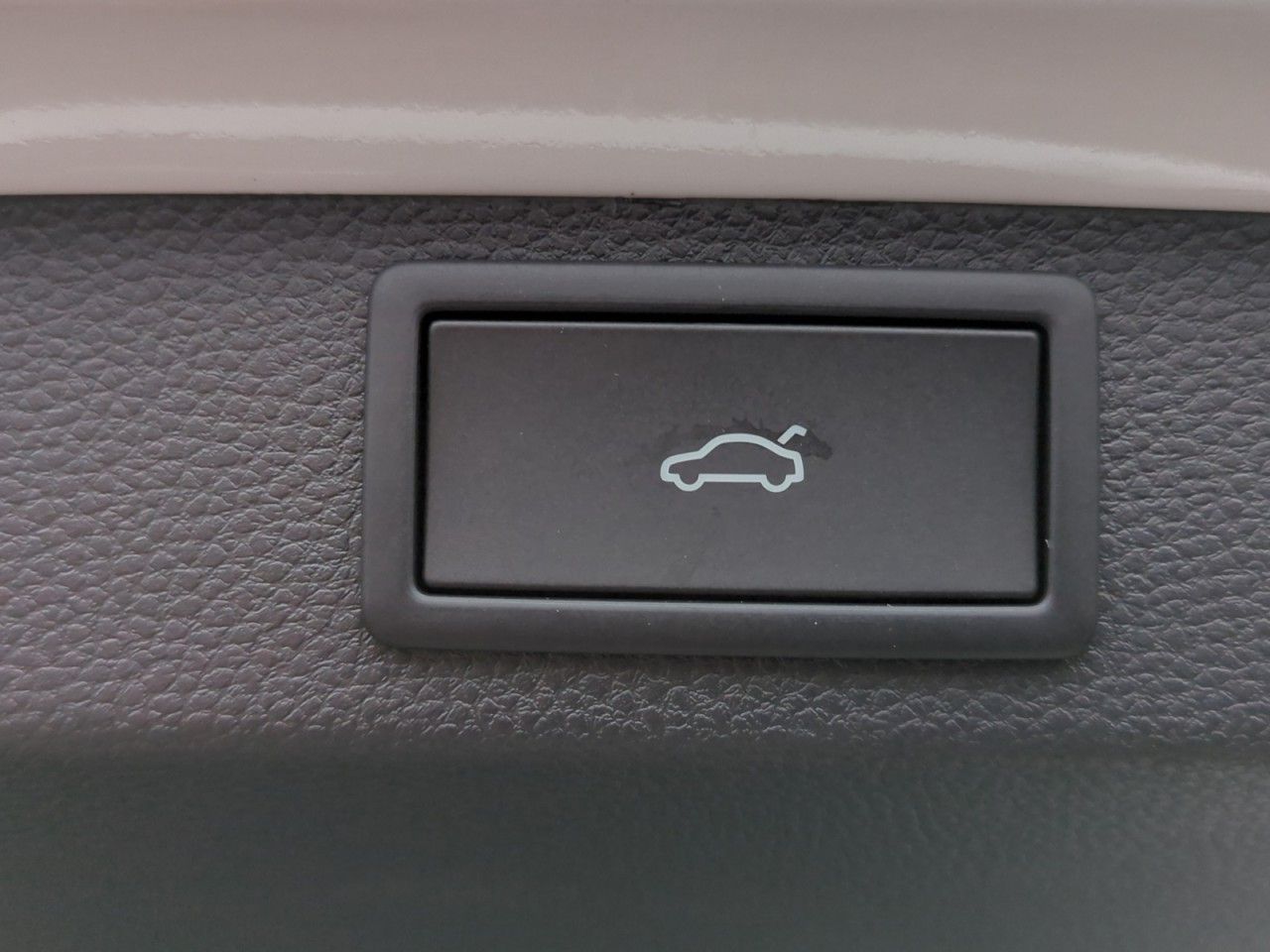 Fahrzeugabbildung SKODA Karoq 4x4 Selection TDI DSG AHK - 5 J.Garantie