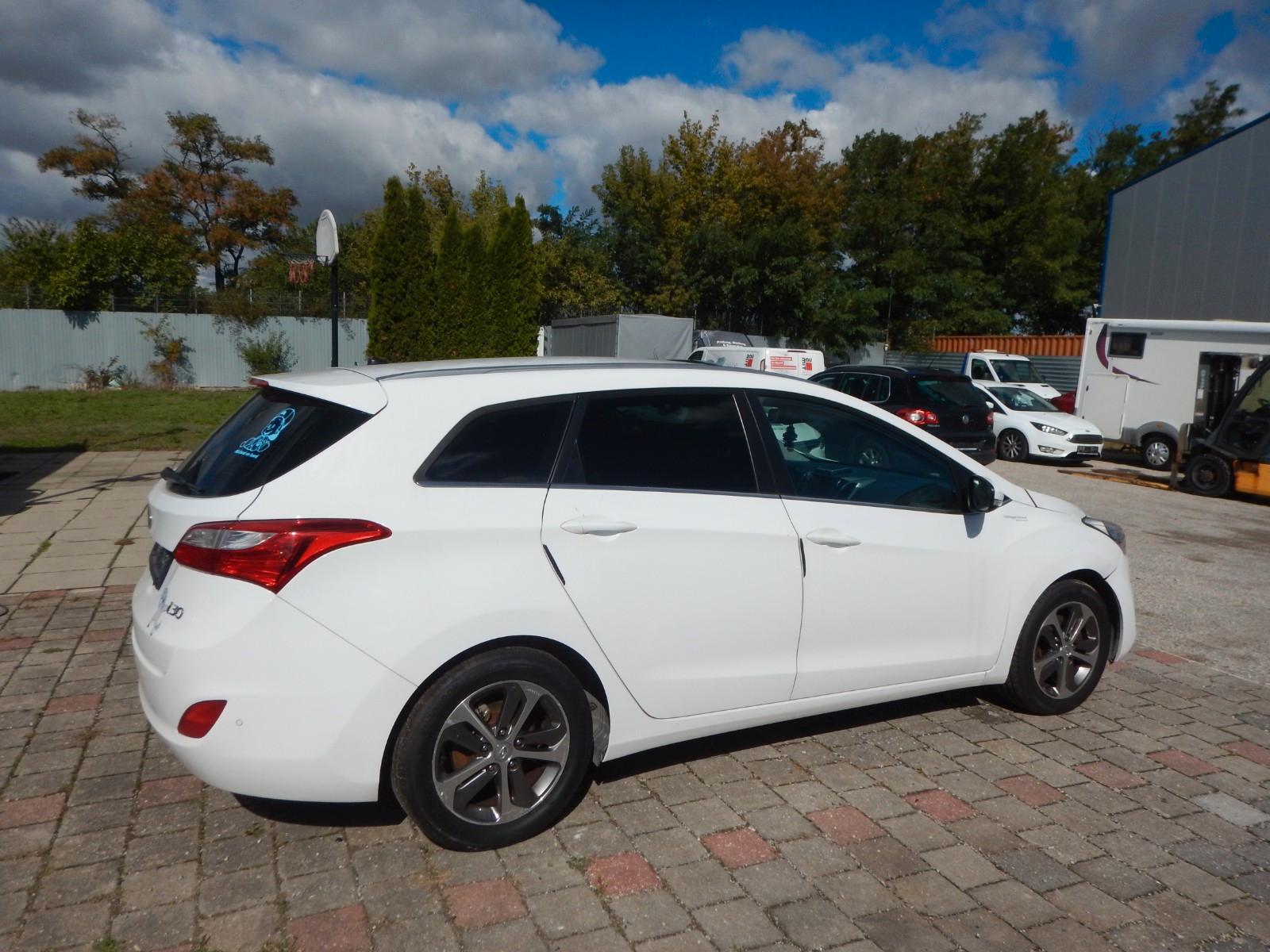 Hyundai i30 2015 — photo 14