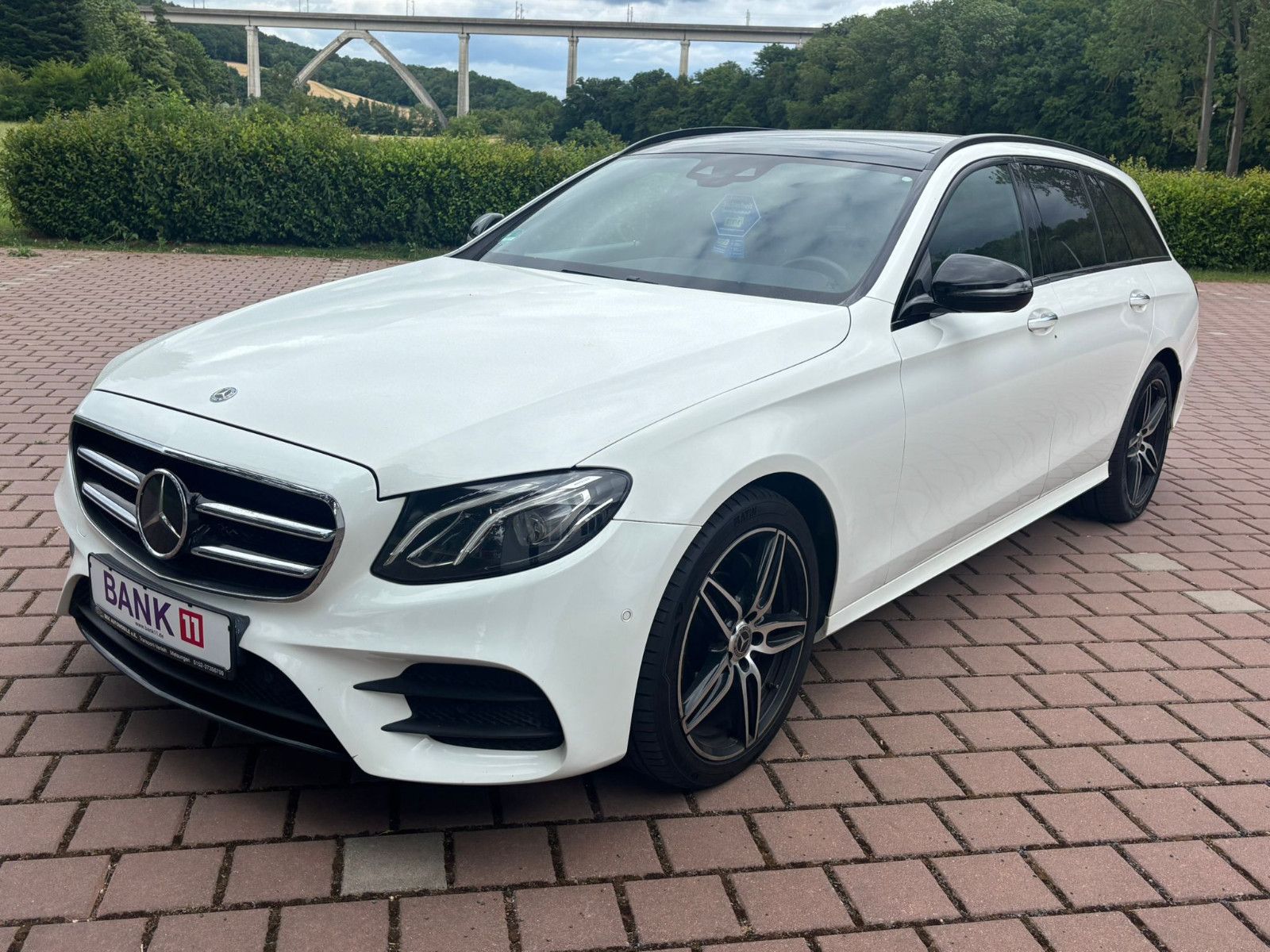 MERCEDES-BENZ E 220 d 4Matic *AMG-Line*Kamera*Temp*Sitzh*LED*
