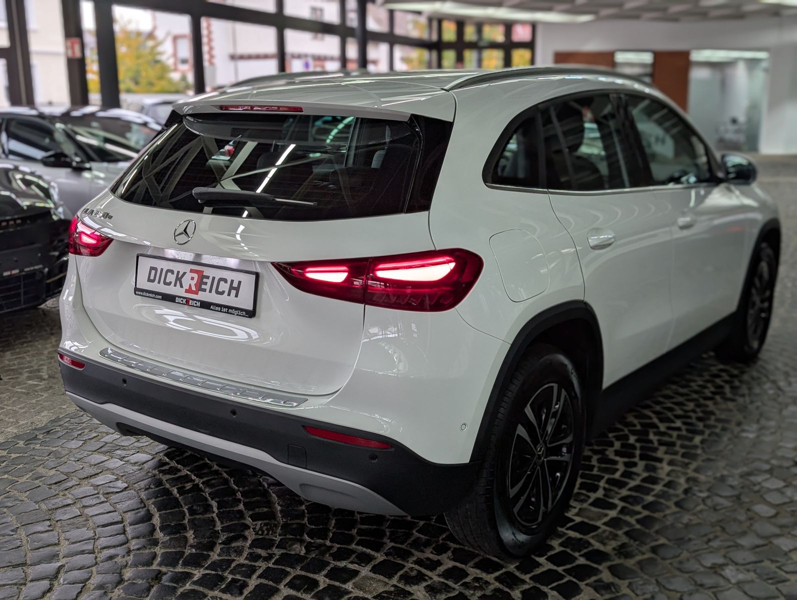 Fahrzeugabbildung Mercedes-Benz GLA 250 e LED LEDER AHK SHZ MFL VIRT KAM WinterP