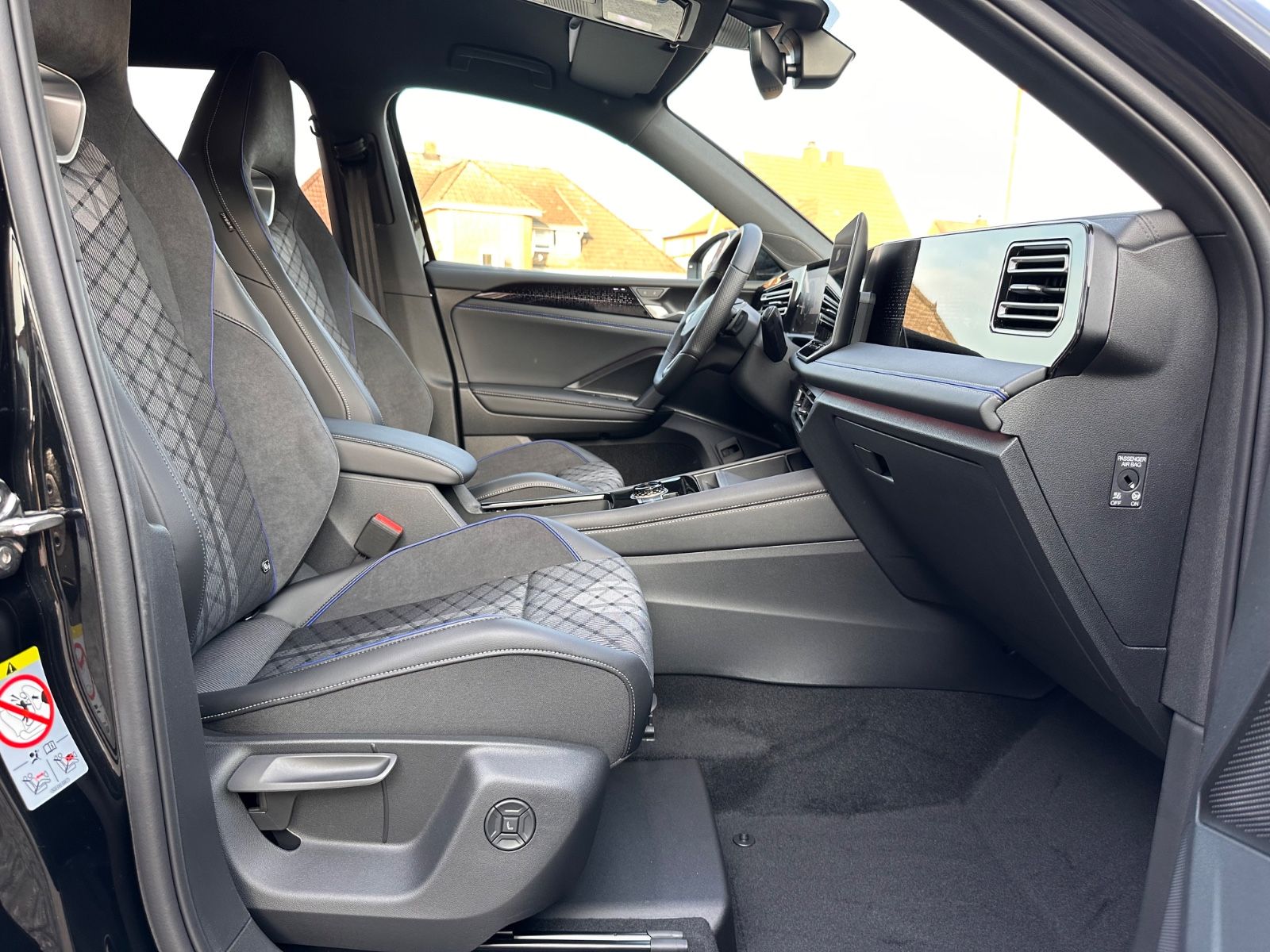 Fahrzeugabbildung Volkswagen Tiguan R-Line 1.5 eTSI AHK/Matrix/Navi/APP/ACC