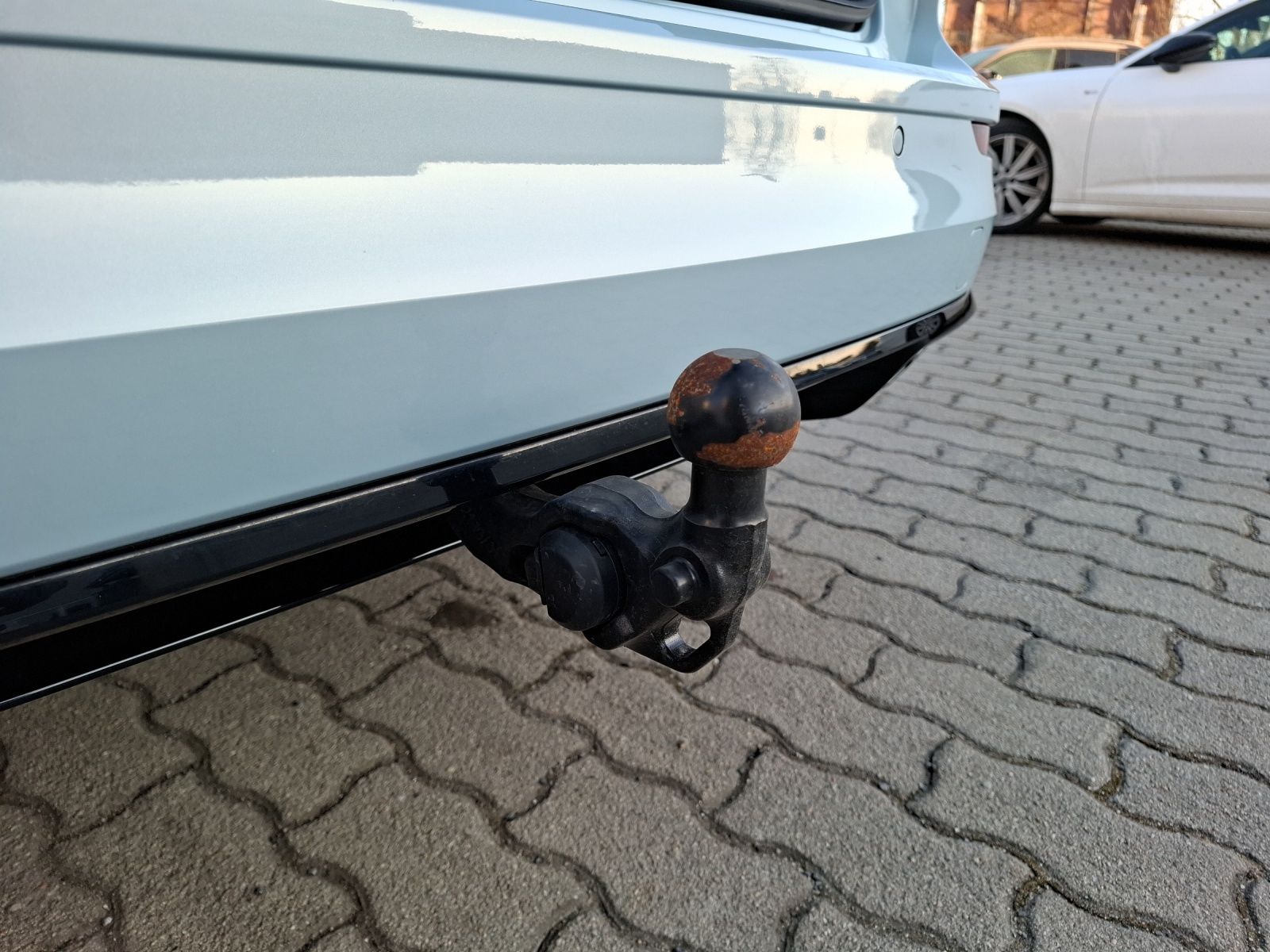 Fahrzeugabbildung Volkswagen Golf VIII Variant eTSI R-Line DSG LED AHK Navi A