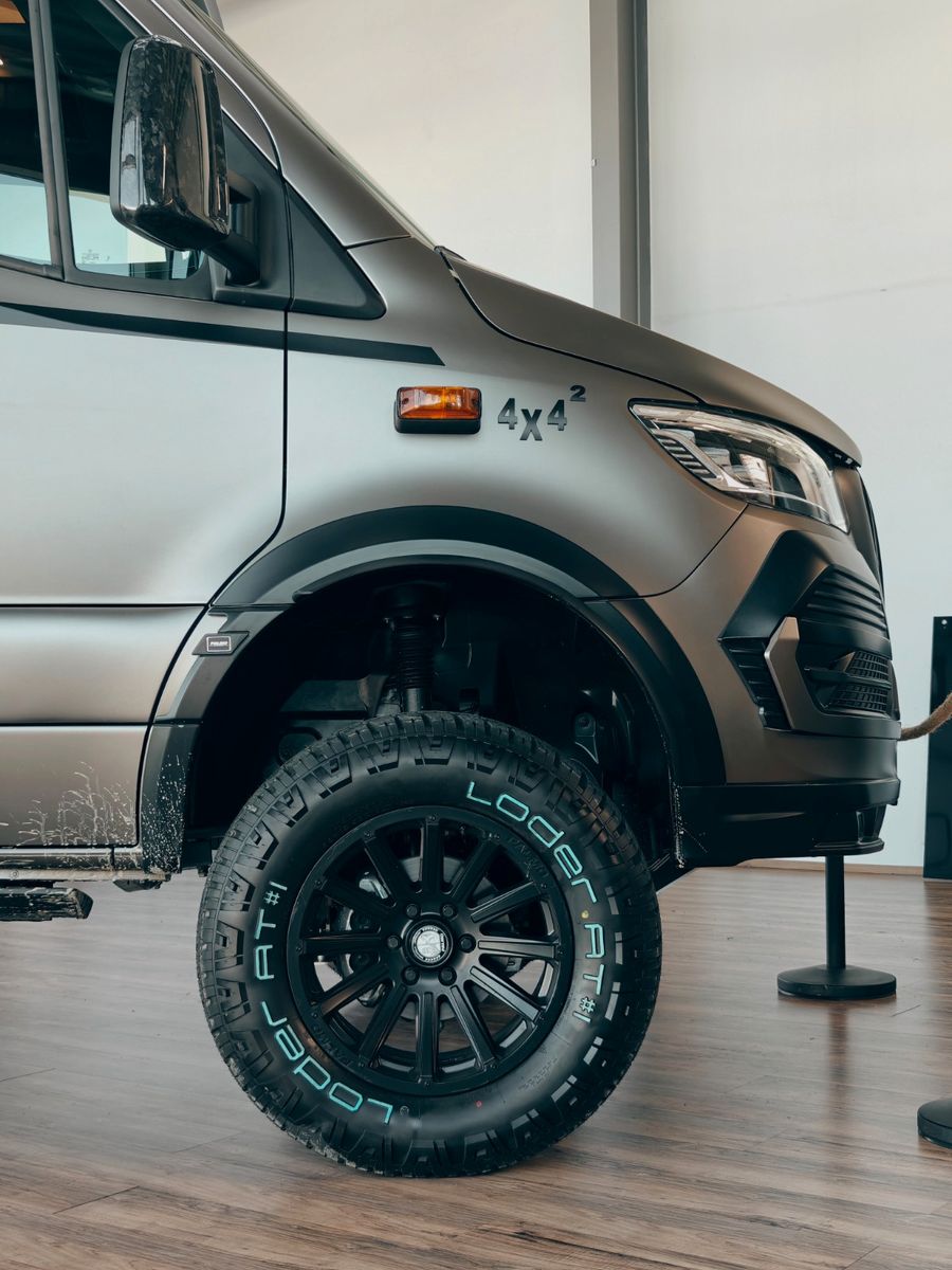 Fahrzeugabbildung HYMER / ERIBA / HYMERCAR ML - T 580 4x4² RSX - SANSIBAR® LTD. PTS PANTONE