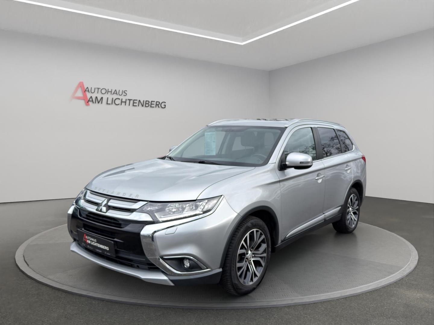 Mitsubishi Outlander TOP 2,2 l DI-D 4WD 7-Sitzer LED+NAVI+T